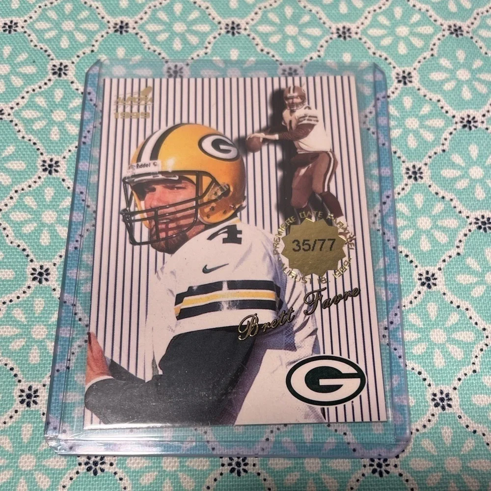 Num: 35/77 Brett Favre RARE 🏈 1999 Pacific NFL Football Card #57